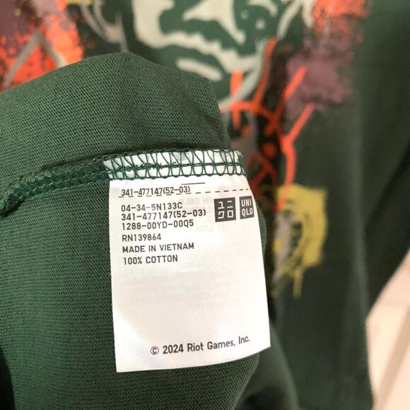 Uniqlo x Arcane League of Legends Riot Games Ekko T-shirt in Green - Picture 9 of 10